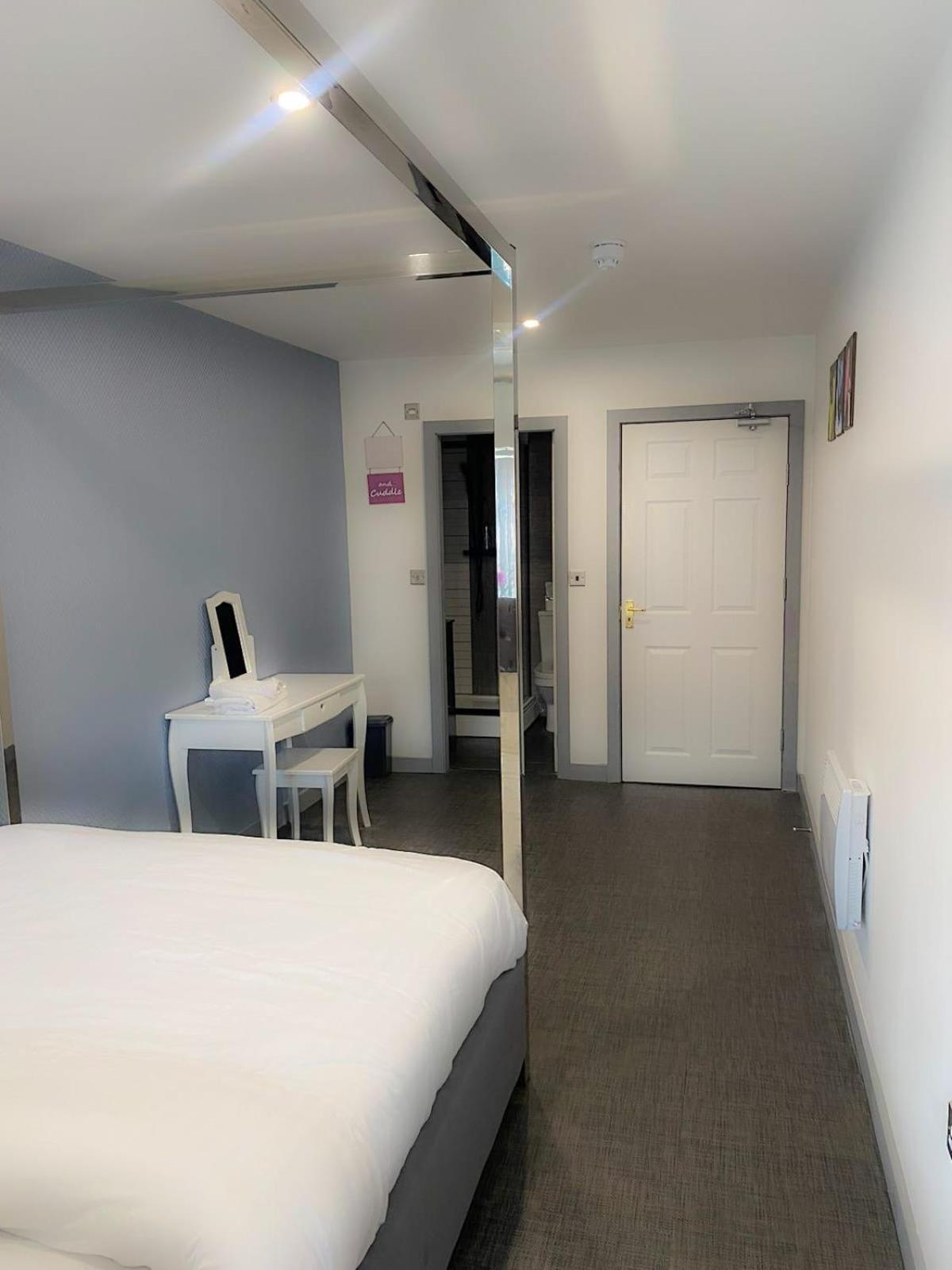 Lucy Street - Luxury En-suite - Perfect For Long Stays Homestay *