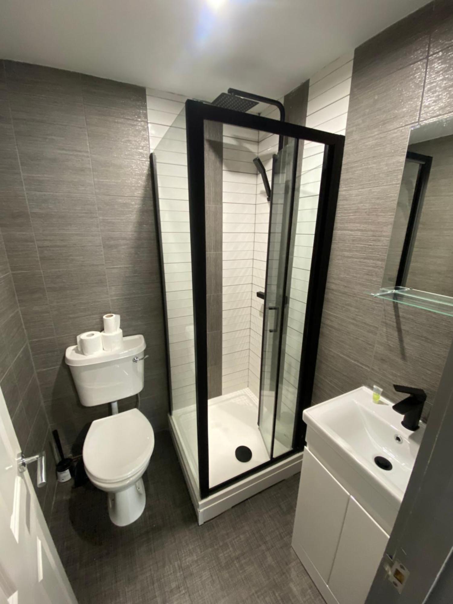 Lucy Street - Luxury En-suite - Perfect For Long Stays Homestay *